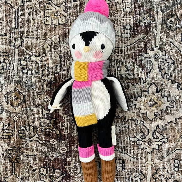 Cuddle and Kind penguin. Smaller size! So cute - Picture 1 of 3